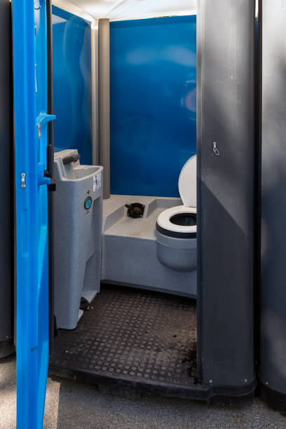 Best Portable restroom trailer rental  in Hillcrest Heights, MD